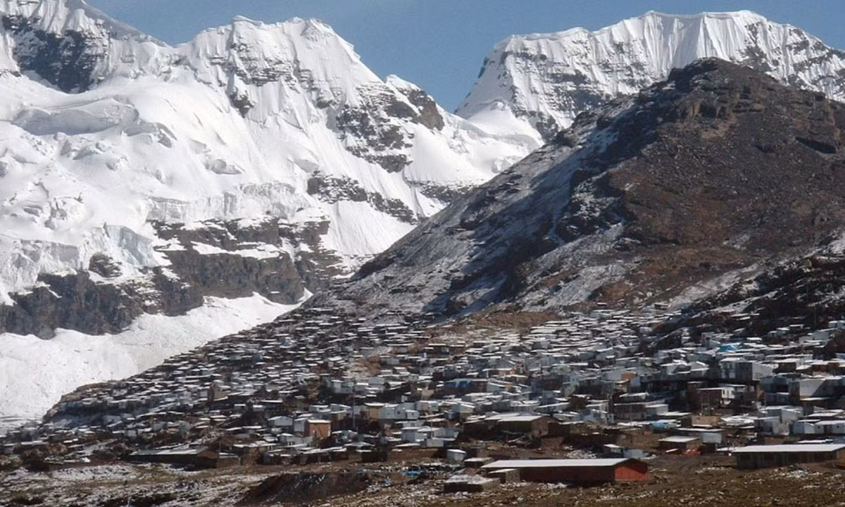 2. La Rinconada ở Peru: là khu định cư cao nhất thế giới - hơn 5.000m trên mực nước biển. Nguồn: Periódico NMX. 