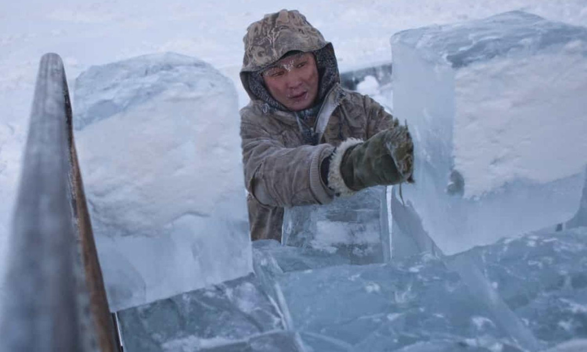 Mọi thứ ở đây đều đóng băng. Bữa ăn của khoảng 500 cư dân địa phương điển hình bao gồm cá đông lạnh, thịt tuần lộc và đá viên máu ngựa với mì ống. Nguồn: vlasiss.org. 