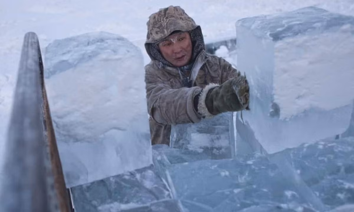 Mọi thứ ở đây đều đóng băng. Bữa ăn của khoảng 500 cư dân địa phương điển hình bao gồm cá đông lạnh, thịt tuần lộc và đá viên máu ngựa với mì ống. Nguồn: vlasiss.org. 