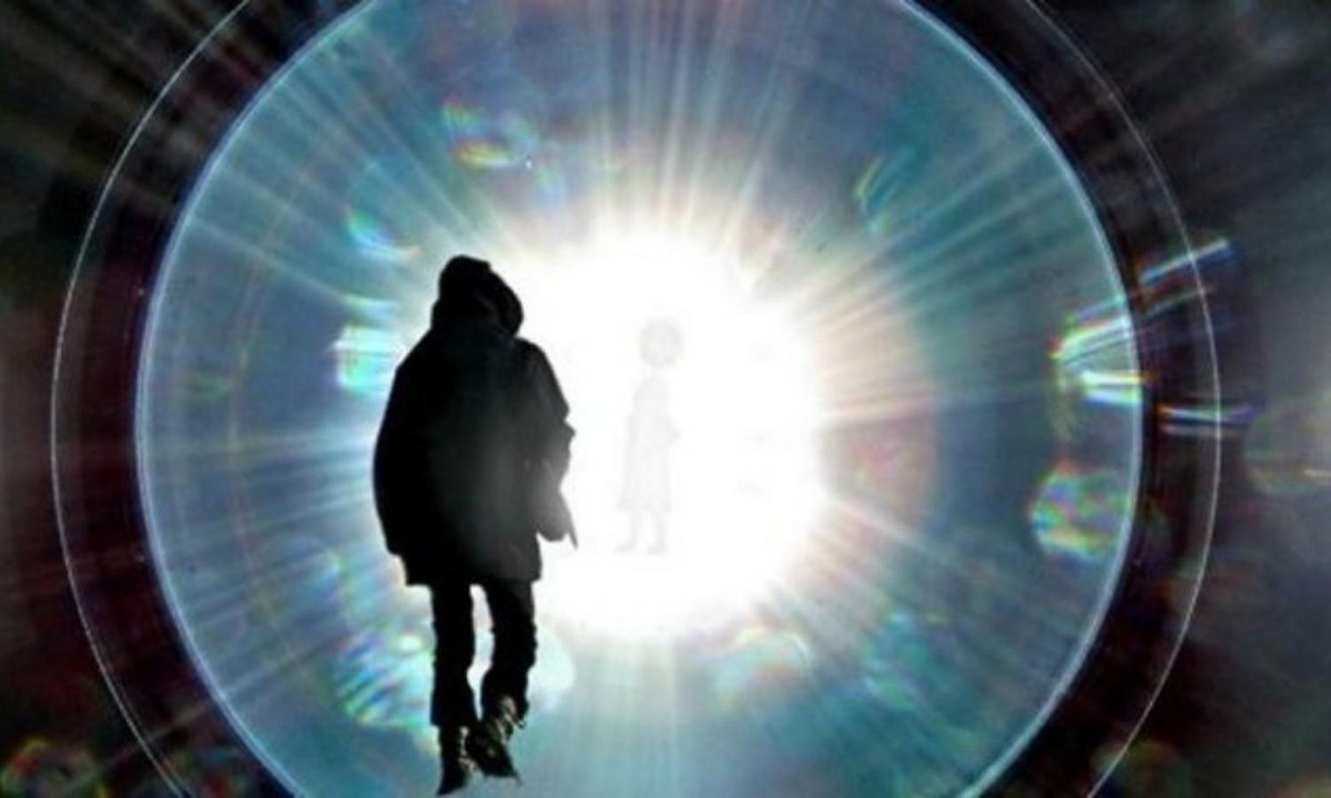 Hai kà hiện tượng Déjà vu không bệnh lý. Loại này thường xảy ra ở những người khỏe mạnh. Theo thống kê thì những người đi du lịch nhiều hoặc xem phim nhiều sẽ gặp qua Déjà vu nhiều hơn những người khác. (Nguồn: vietclass.vn)