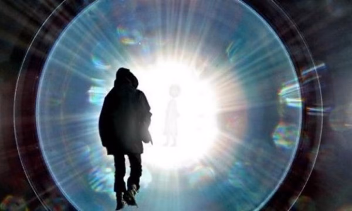 Hai kà hiện tượng Déjà vu không bệnh lý. Loại này thường xảy ra ở những người khỏe mạnh. Theo thống kê thì những người đi du lịch nhiều hoặc xem phim nhiều sẽ gặp qua Déjà vu nhiều hơn những người khác. (Nguồn: vietclass.vn)