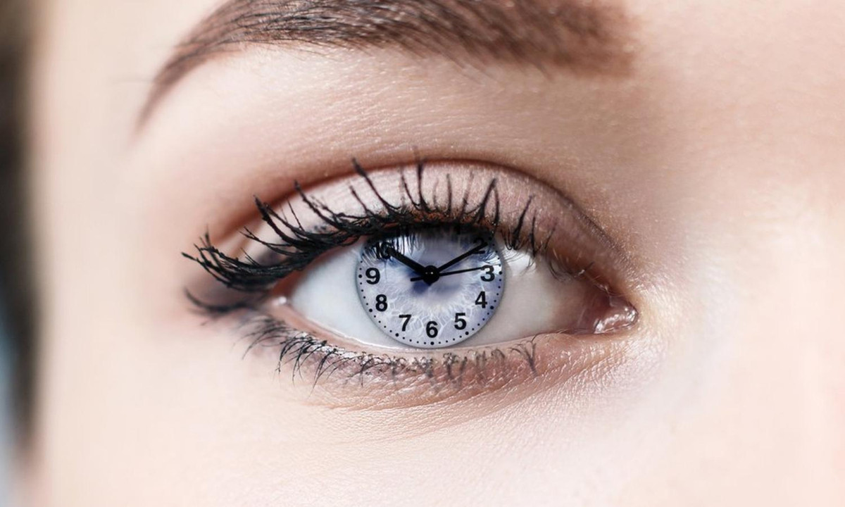 Déjà vu là hiện tượng bạn cảm thấy một sự kiện, nhân vật hay nơi chốn nào đó rất quen thuộc, tới từng chi tiết mặc dù rõ ràng là bạn mới tiếp xúc với đối tượng đó lần đầu tiên. (Nguồn: tirto.id)