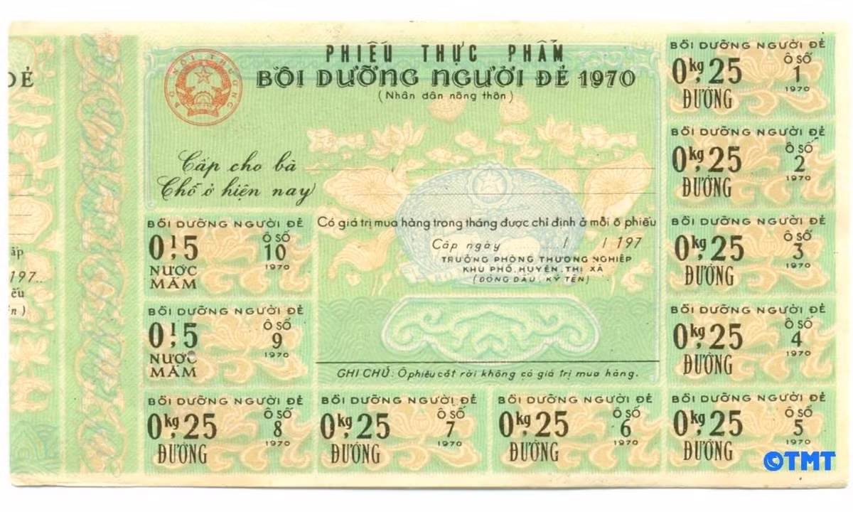 Đối với người đẻ thuộc diện dân nông thôn năm 1970 chỉ được cấp 1 lít nước mắm và 2 kg đường. Phiếu thực phẩm bồi dưỡng người đẻ này cũng giống như chế độ thai sản nghỉ đẻ hiện giờ. (Nguồn: thoixua.vn)