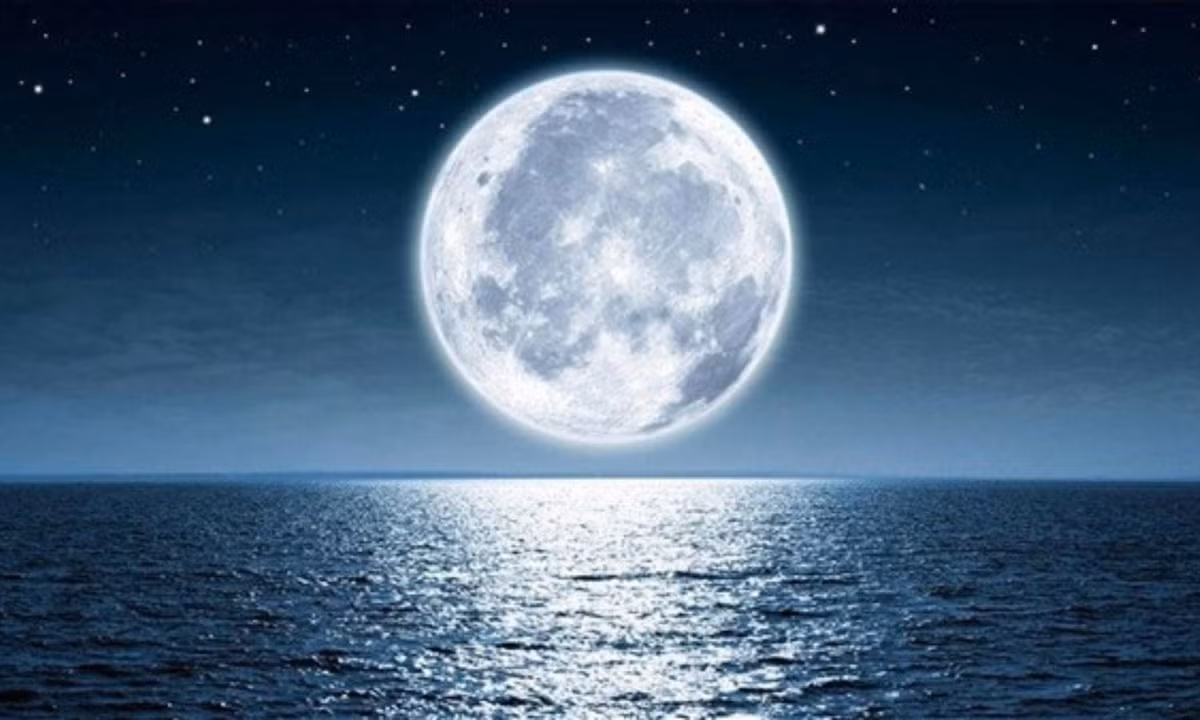 Theo một số giả thuyết, Mặt trăng sẽ tiếp tục gia tăng khoảng cách với Trái đất cho đến khi nó không còn là "người hàng xóm" gần nhất của chúng ta nữa. (Nguồn: KhoaHoc.tv)