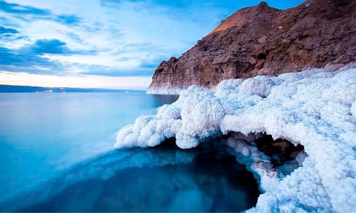 Hãy tưởng tượng, nếu một lượng muối quá mặn như vậy vào mắt, mũi, tai… thì chắc chắn cảm giác sẽ không hề dễ chịu chút nào. (Nguồn: VYC Travel)