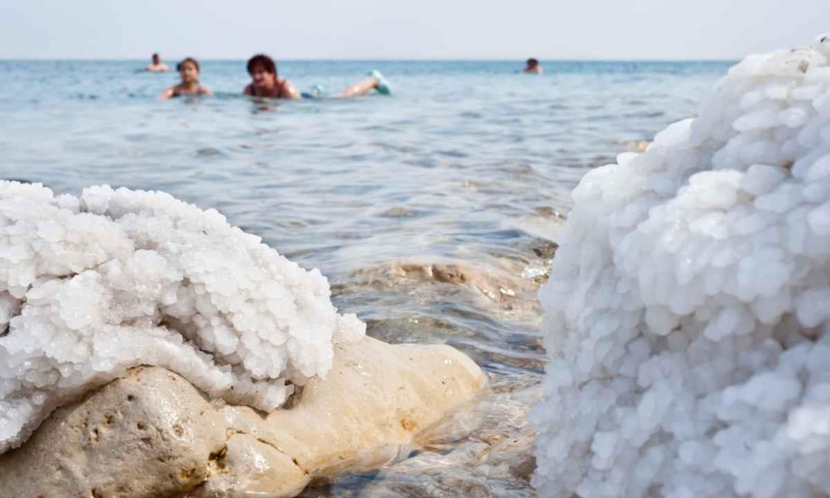 Một khi không cẩn thận, nước biển sẽ vào mắt, mũi hoặc miệng của chúng ta. (Nguồn: Focus Asia Travel)