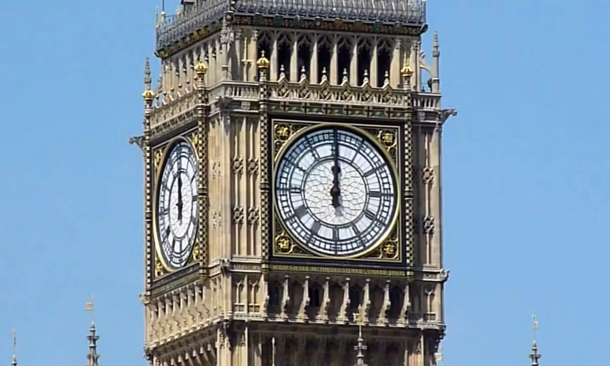 Cho tới hiện tại, Big Ben vẫn được gọi là “chiếc đồng hồ bốn mặt có chuông lớn nhất thế giới”. Hệ thống máy móc cơ học của đồng hồ Big Ben đã được hoàn thành từ năm 1854 và toàn bộ tòa tháp được hoàn thành sau đó 5 năm – năm 1859. Nguồn: Automation today.