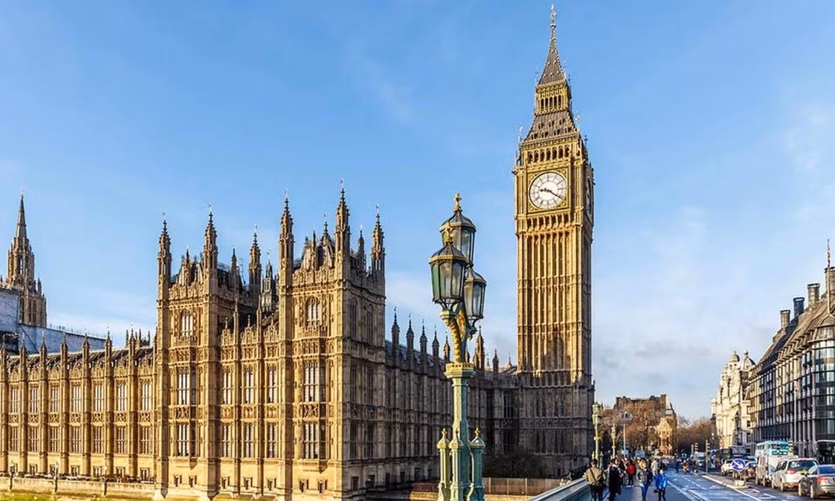 Tiếng chuông của đồng hồ Big Ben được dùng làm nhạc hiệu của đài BBC chính thức vào ngày 17/02/1924. Nguồn: internet.