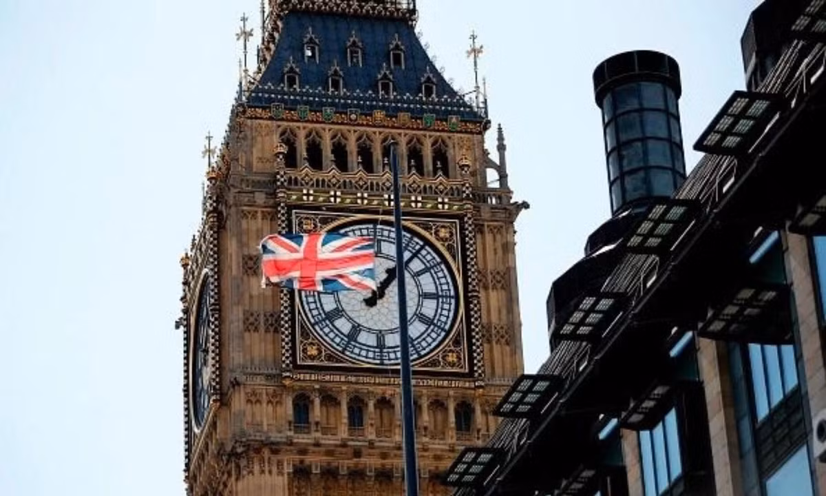 Tháng 06/2012, Big Ben đã chính thức được đổi tên thành Tháp Elizabeth để kỉ niệm 60 năm trị vì của Nữ hoàng Elizabeth II. Tuy nhiên, mọi người vẫn quen gọi là Big Ben. Nguồn: Zing News.