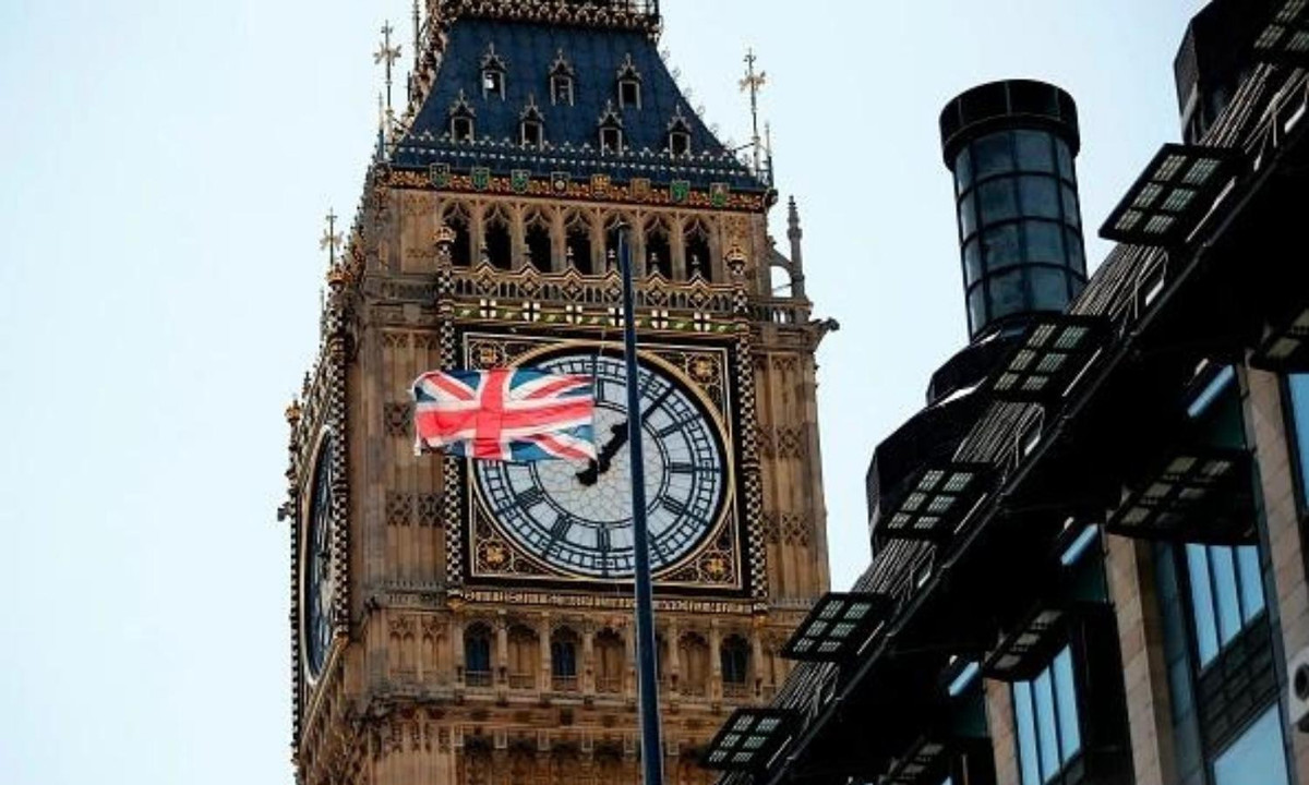 Tháng 06/2012, Big Ben đã chính thức được đổi tên thành Tháp Elizabeth để kỉ niệm 60 năm trị vì của Nữ hoàng Elizabeth II. Tuy nhiên, mọi người vẫn quen gọi là Big Ben. Nguồn: Zing News.