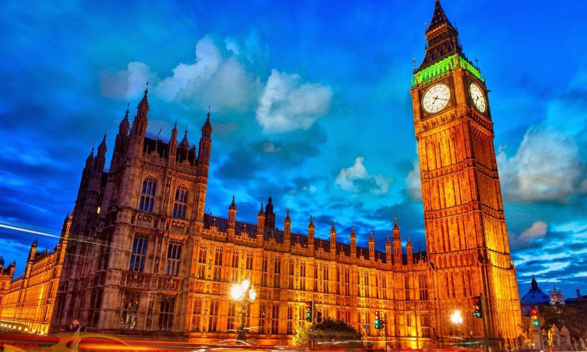 Big Ben bị nghiêng về hướng Tây Bắc theo một góc 0,26 độ. Theo tính toán, phải mất khoảng 10.000 năm nữa thì Big Ben mới có độ nghiêng như tháp nghiêng Pisa của Italy. Nguồn: Global Travel Alliance.