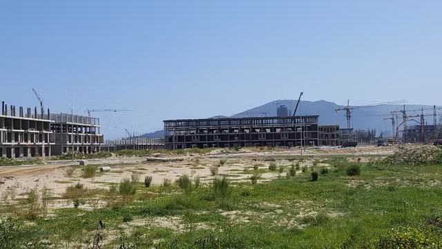 Dự án gồm các resort, sân golf 18 lỗ, khách sạn cao tầng, căn hộ cao cấp kết hợp đài quan sát, khu chung cư 33 tầng gồm 8.500 căn hộ; trường học quốc tế, câu lạc bộ biển, bến du thuyền, nhà phố, biệt thự… Ảnh: CafeF