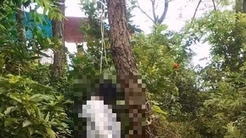 Hiện trường cái chết nạn nhân nằm ở tư thế treo cổ