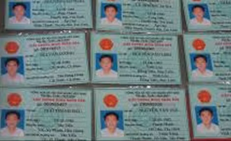 Các đối tượng sử dụng CMND mua từ các hiệu cầm đồ mở tài khoản để lừa đảo gây khó khăn trong công tác điều tra.