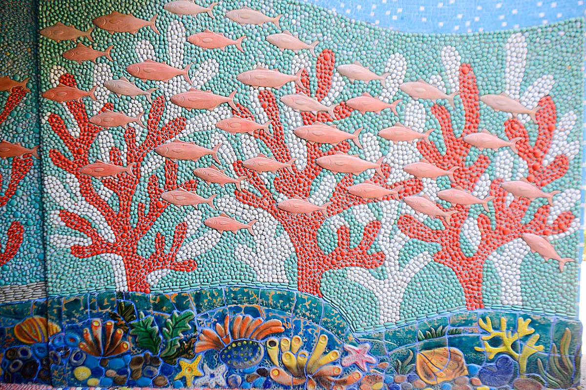 ... từ biển Hạ Long, sóng Trường Sa...