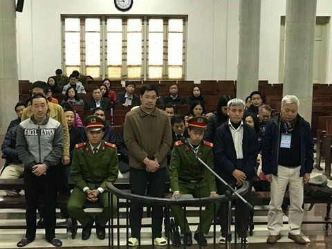 Cựu Chủ tịch GPBank Tạ Bá Long đứng ngoài cùng bên phải, bên cạnh ông là cựu Phó Chủ tịch đầy quyền lực Đoàn Văn An.