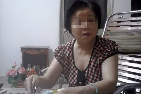 Một nạn nhân là người già bị lừa đảo qua điện thoại ở quận 3.