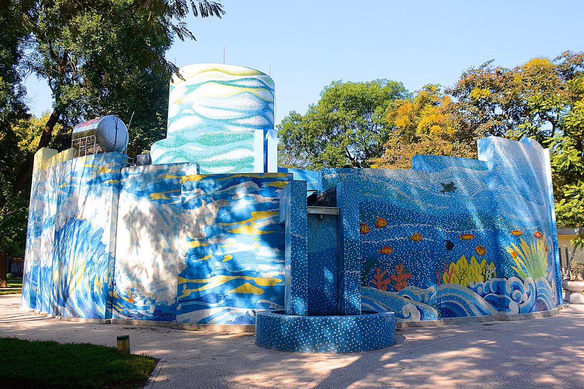 Toàn cảnh mặt sau nhà gương công viên Thống Nhất.