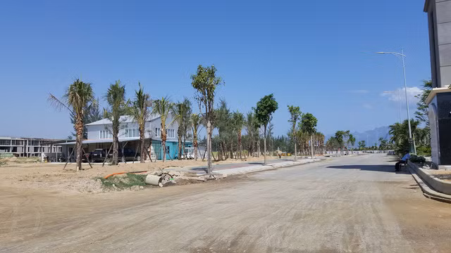 Theo thông tin từ Tuổi Trẻ, giai đoạn 1 lấn biển đã hoàn thành nhưng đến năm 2016, do gặp nhiều trở ngại, Daewon không thể tiếp tục triển khai giai đoạn 2 và dự án được ông Phan Văn Anh Vũ mua lại. Ảnh: kenhbatdongsancaocap.com