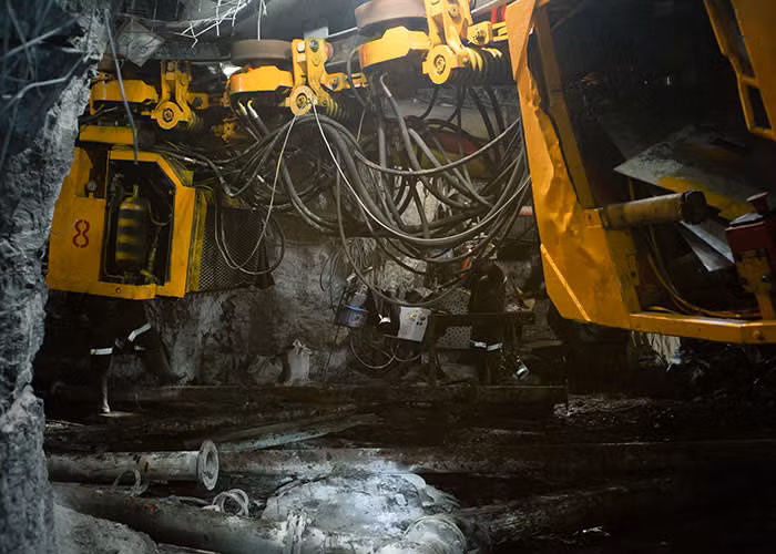 Tự động hóa trong khai thác than khiến các thị trấn đơn ngành ở Nga lo ngại mất việc. Hiện tại, Nga chỉ có 3 robot trên 10.000 công nhân, so với mức trung bình thế giới là 69. Ảnh: Financial Times.