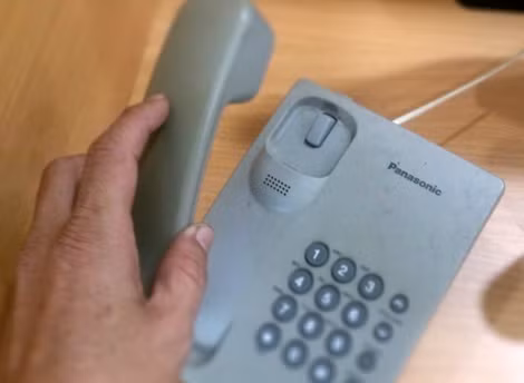 Cần phổ biến cho người già biết để cảnh giác với các đối tượng lừa đảo qua điện thoại.