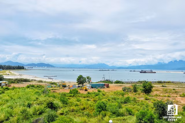 Nếu tính theo đơn giá Nhà nước chịu toàn bộ chi phí san lắp mặt bằng và đầu tư cơ sở hạ tầng theo đơn giá được xác định từ đầu là 2.500.000 đồng/m2 thì tổng chỉ phí chủ đầu tư phải bỏ ra là 382,9 tỉ đồng (2.500.000 đồng/m2 x 170.213m2, giảm 10%). Ảnh: Bất động sản CafeF