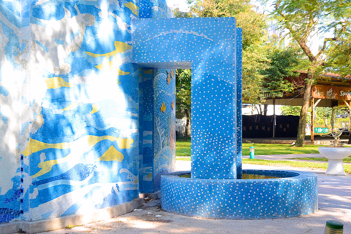 Dự kiến sau khi khánh thành và nhận kỷ lục Guinness Tòa nhà gắn gốm với chủ đề đại dương lớn nhất thế giới (812 m2), nhà gương sẽ đón khách tham quan, hứa hẹn trở thành địa điểm check-in dành cho người dân Hà Nội, đặc biệt là các bạn trẻ.