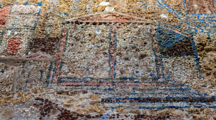 Các chuyên gia cho hay, bức tranh tường có màu sắc rực rỡ và được trang trí công phu với chiều dài hơn 4,8m. Bức tranh còn gần như nguyên vẹn theo thời gian.