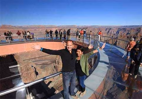 Mỗi năm, hàng chục du khách ghé thăm đập Hoover để chiêm ngưỡng kiến trúc độc đáo, ấn tượng của công trình này cũng như hiện tượng độc đáo đi ngược lại quy luật vật lý.