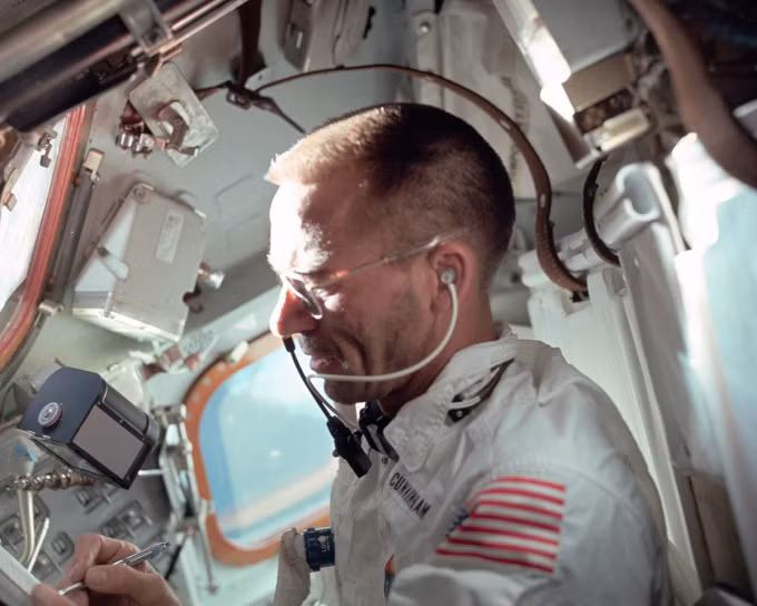 Đến nay, bút Fisher Space vẫn được các phi hành gia sử dụng. Thay vì chỉ có một lựa chọn, các phi hành gia trên Trạm Vũ trụ Quốc tế (ISS) hiện còn được cung cấp bút Sharpie nhiều màu, thậm chí là cả bút chì nhưng là bút chì kim (bút chì bấm cơ khí) thay vì phiên bản vỏ gỗ.