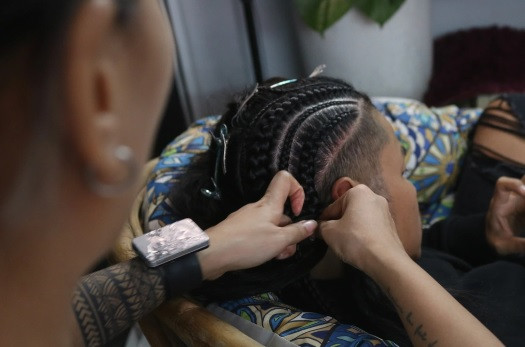 Co gai kiem gan 70 trieu dong/thang nho nghe “gan len len toc“-Hinh-2