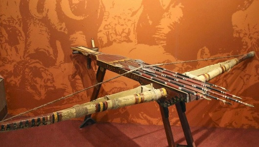 Nỏ Liên Châu thời An Dương Vương là bằng chứng rõ ràng về triều đại Âu Lạc (nước Việt cổ) từ 2.300 năm trước. Nó là vũ khí lợi hại được dân tộc ta sử dụng để bảo vệ đất nước trước cuộc xâm lược của kẻ thù.