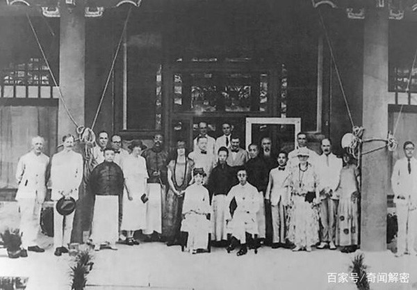 Ngoài họ Kim, con cháu hoàng tộc nhà Thanh đổi sang các họ khác bao gồm: “Bác”, “Dục”, “Khải”...