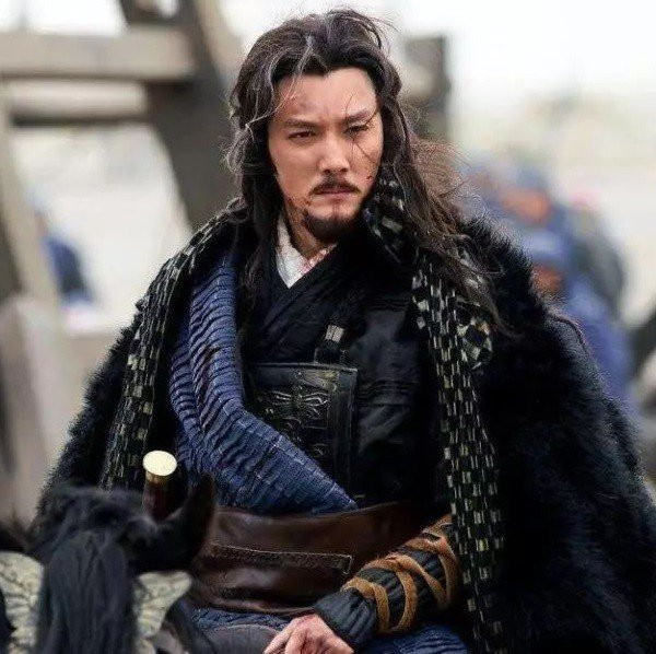 Thậm chí, Hạng Vũ ra lệnh châm lửa thiêu rụi các tòa cung điện, bao gồm cung A Phòng. Theo đó, cung điện nguy nga này cháy suốt 3 tháng rồi biến mất khỏi lịch sử.