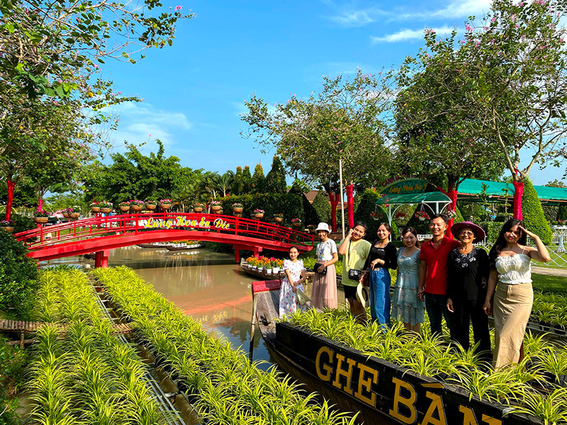 Lang hoa Sa Dec “thay ao moi” don chao du khach-Hinh-3