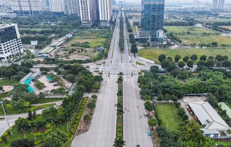 Tuyến đường dành cho xe đạp dài khoảng 5,7km, trong đó khu vực đi trên vỉa hè quanh công viên Hòa Bình dài 1,8km, đoạn trên đường Hoàng Minh Thảo dài gần 4km. Sở GTVT Hà Nội cũng đề xuất bổ sung 4 trạm xe đạp công cộng bao quanh khu vực công viên Hòa Bình, tăng cường kết nối với các phương tiện vận tải hành khách công cộng lân cận.