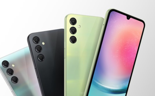 Galaxy A25 tương thích với mạng 5G và được hưởng lợi từ Bluetooth 5.3. Mẫu điện thoại này được trang bị hai khe cắm thẻ SIM nhưng cũng cho phép người dùng mở rộng bộ nhớ bằng thẻ nhớ microSD với dung lượng lên đến 1 TB.