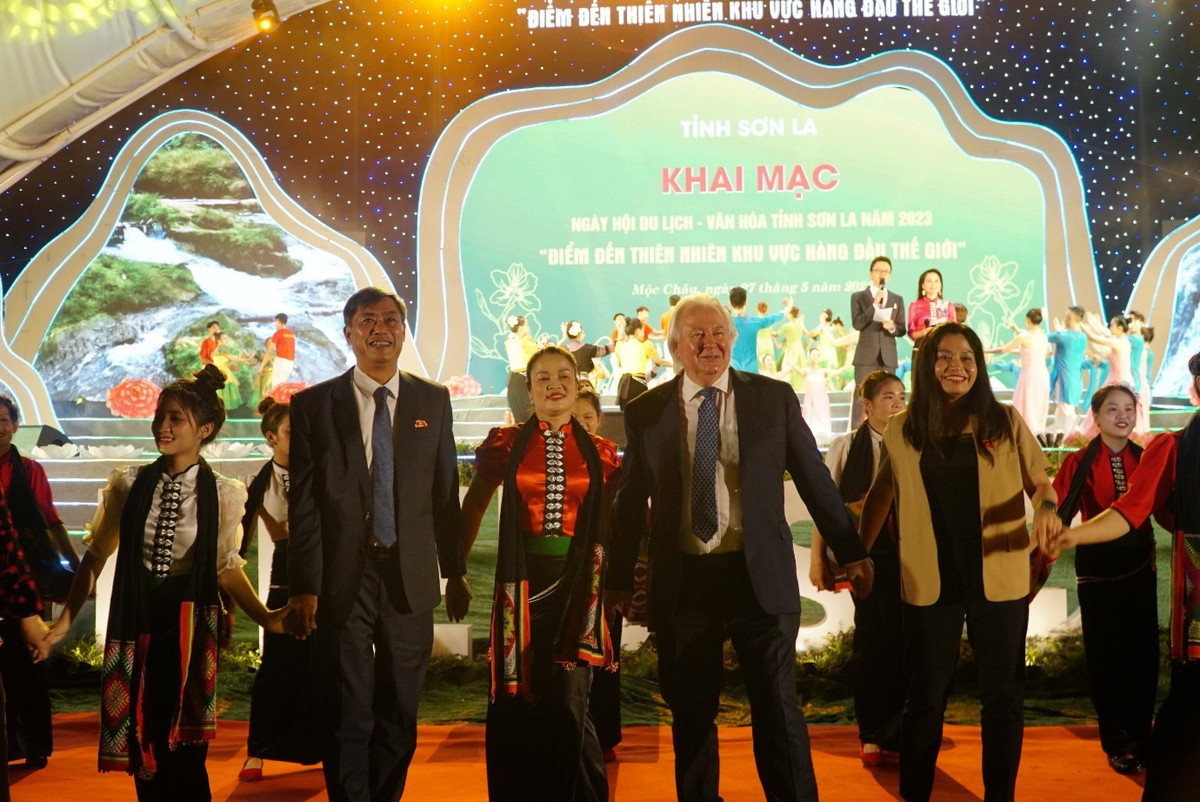 Xem le Tang Cau cua dan toc Thai tai Tuan Van hoa - Du lich Tay Bac-Hinh-9