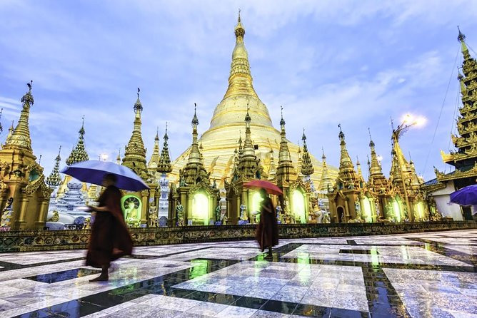 Mỗi năm, hàng ngàn du khách trong nước và quốc tế ghé thăm chùa Shwedagon để chiêm ngưỡng kiến trúc độc đáo cũng như tìm hiểu các giá trị văn hóa, lịch sử... của nơi đây.