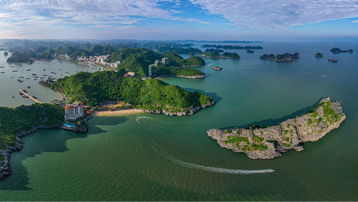 Trong năm 2023, Việt Nam đón tin vui khác là Vịnh Hạ Long của tỉnh Quảng Ninh và quần đảo Cát Bà thuộc TP Hải Phòng chính thức được UNESCO công nhận là di sản thiên nhiên thế giới.