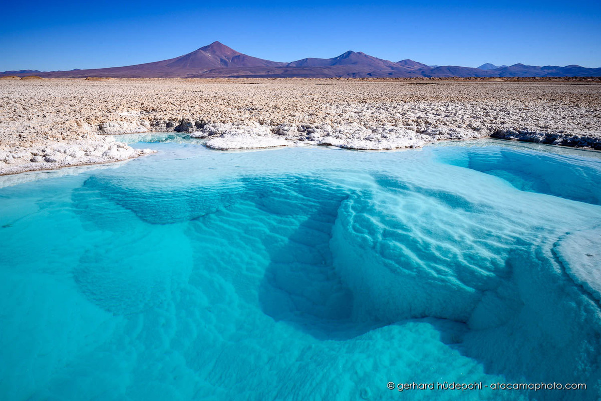 Nhóm thám hiểm dẫn dầu bởi Phó giáo sư Brian Hynek đến từ Trường Đại học Colorado Boulder và nhà vi trùng học Maria Farrias, người sáng lập công ty tư vấn môi trường PunaBio, đã có chuyến thực địa tại khu vực và tình cờ phát hiện một "thế giới đã mất".