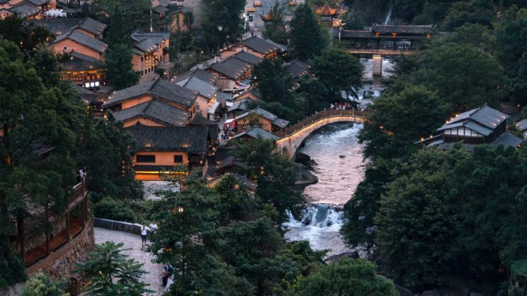 Đặc biệt, nước ở thác quanh năm chảy, không khi nào cạn.