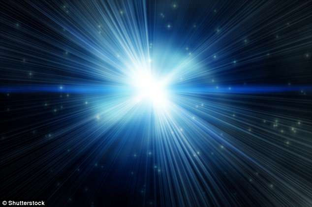 Sau khi phân tích các dữ liệu, nhóm chuyên gia phát hiện dấu vết yếu nhưng chắc chắn của nguyên tử oxy bị kích thích. Khám phá này giúp xác nhận giả thuyết hiện tượng bóng ma xanh là kết quả khi nguyên tử oxy bị kích thích và phát ra ánh sáng ở quang phổ màu xanh lá cây. Đồng thời, họ còn tìm thấy các nguyên tố khác trong khí quyển bao gồm: sắt, niken và nguyên tử nitơ đã góp phần tạo ra bóng ma màu xanh lá cây.