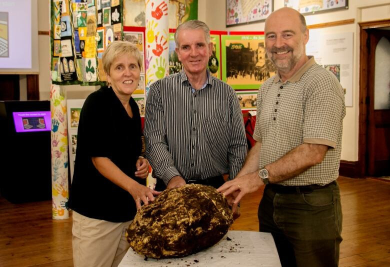 Theo các chuyên gia, tảng bơ khoảng 2.000 tuổi vẫn ăn được nhưng họ không khuyên mọi người thử nó.