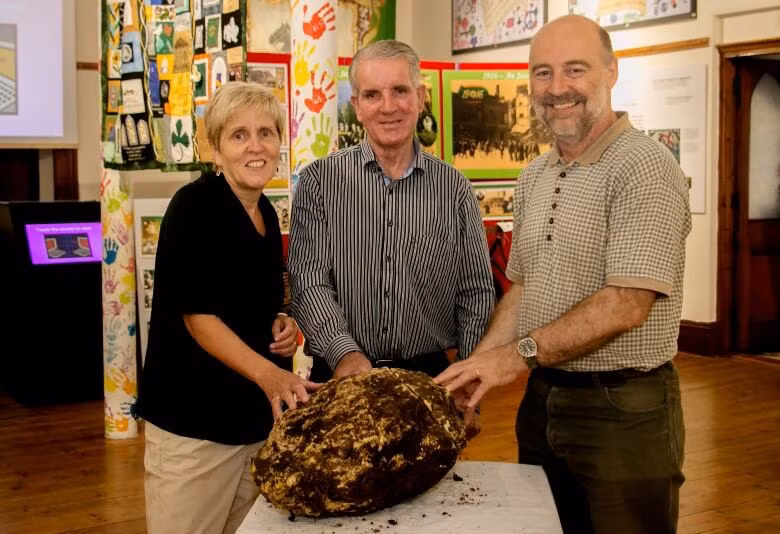 Theo các chuyên gia, tảng bơ khoảng 2.000 tuổi vẫn ăn được nhưng họ không khuyên mọi người thử nó.