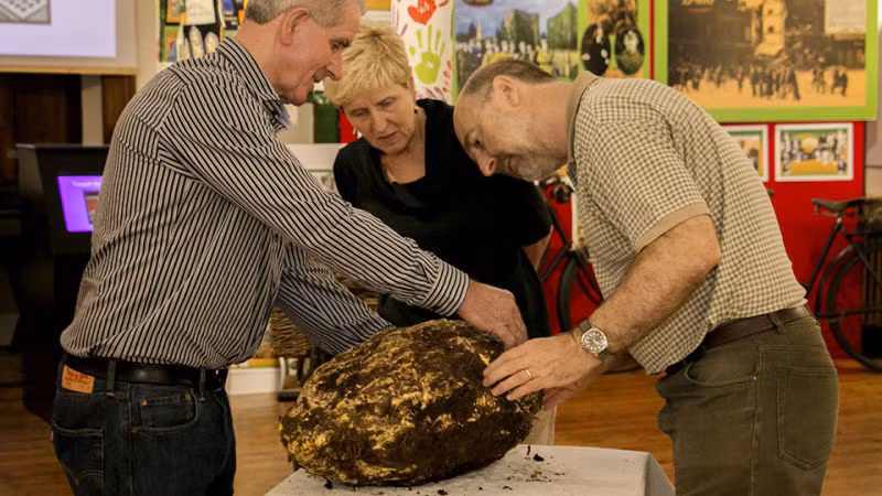 Sau đó, các chuyên gia đã tiến hành một số phân tích, kiểm tra và thẩm định tảng bơ cổ xưa trên. Theo đó, họ thông tin dù có "tuổi đời" khoảng 2.000 tuổi nhưng tảng bơ này vẫn có mùi vị rất thơm ngon, có thể còn ăn được.