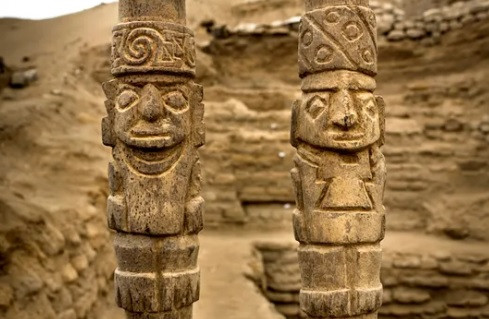 Những người này được chôn cất gần đền Painted vào khoảng năm 800 - 1100. Đây là thời kỳ đế chế Wari đang mở rộng tại khu vực khảo cổ trên.