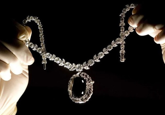 Trùng hợp là một tháng trước khi công chúa Nadia qua đời, một thành viên hoàng tộc khác là công chúa Leonila Viktorovna-Bariatinsky được cho là đã nhảy lầu tự tử. Người ta phát hiện, trước khi chết, công chúa Leonila từng sở hữu viên kim cương Black Orlov.