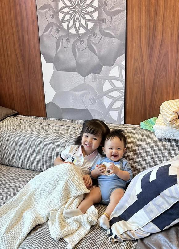 Cuong Do La ngu nuong con phoi hop bay tro nhang nhit cung con gai-Hinh-5