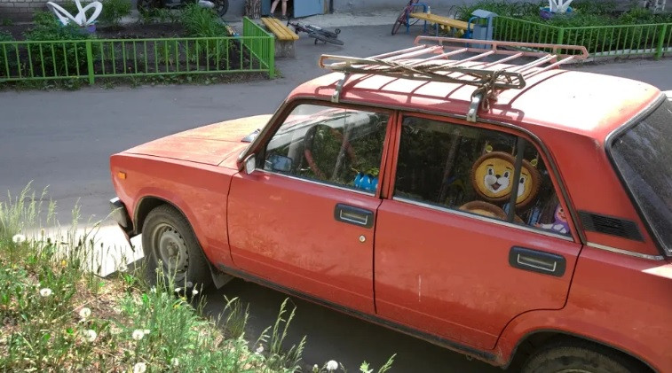 Sau khi Thế chiến 2 kết thúc, Liên Xô đã thành lập một số thành phố bí mật ở những khu vực xa xôi hẻo lánh, khép kín với thế giới bên ngoài và "vô hình" trên mọi tấm bản đồ. Công dân muốn ra vào phải có giấy phép đặc biệt của giới chức trách. Nguyên do là bởi bên trong những thành phố này có các căn cứ quân sự, nhà máy vũ khí và các cơ sở nghiên cứu bí mật. Zarechny ở vùng Sverdlovsk là một trong số đó.